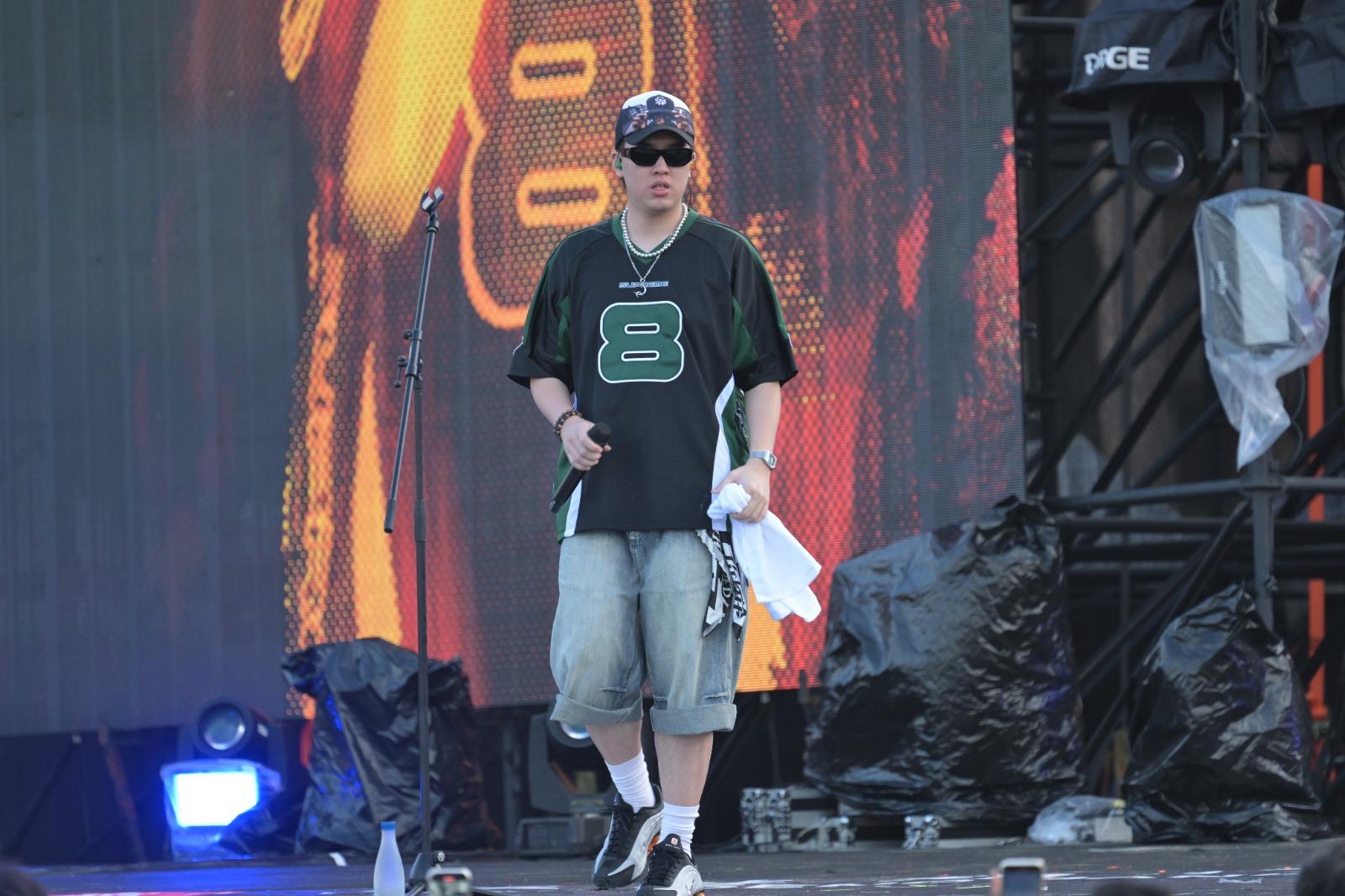 饒舌歌手Gummy B,一出場就大談地震熱話。