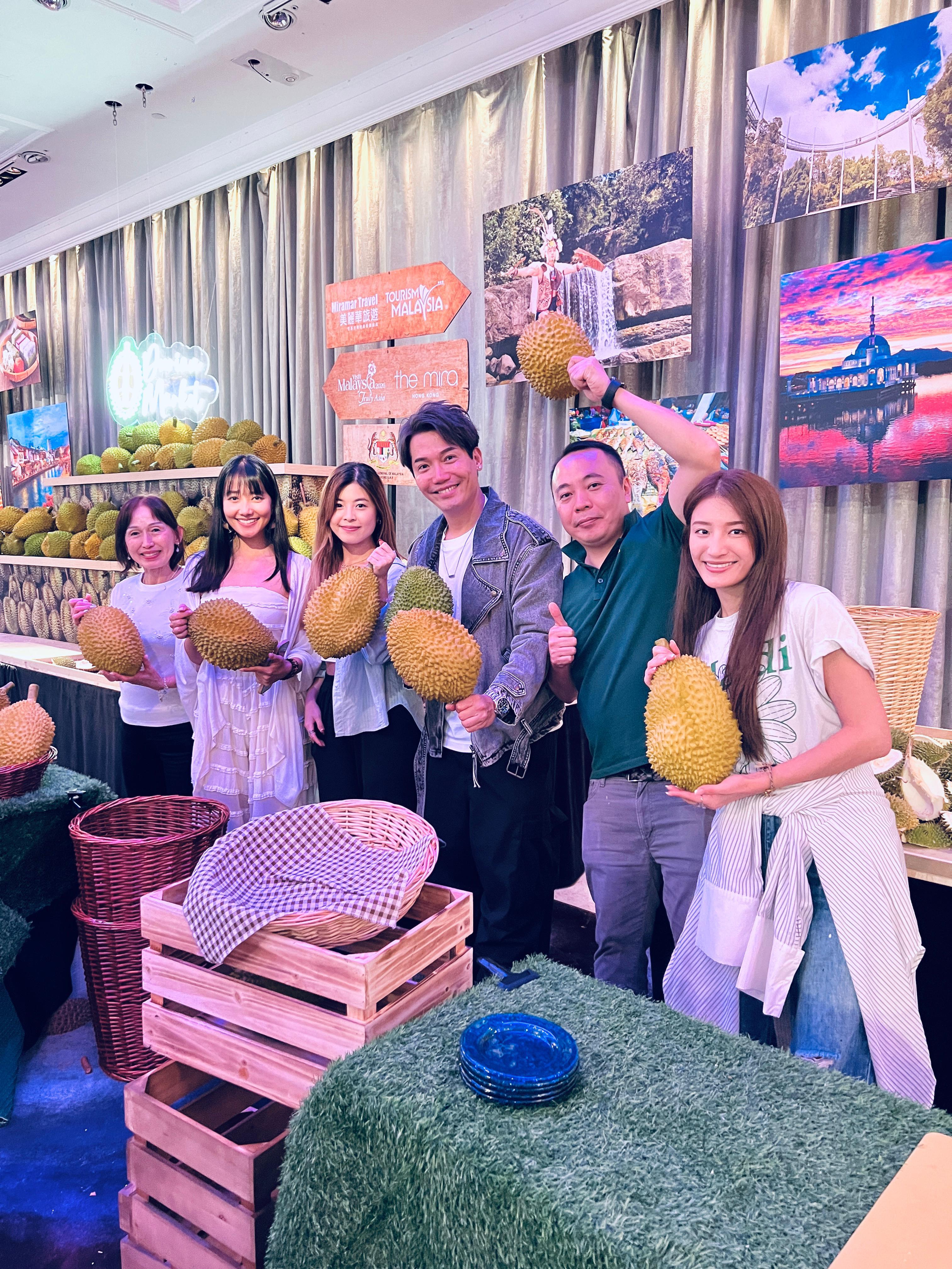 黃建東獲多位圈中好友為他悉心準備生日驚喜。