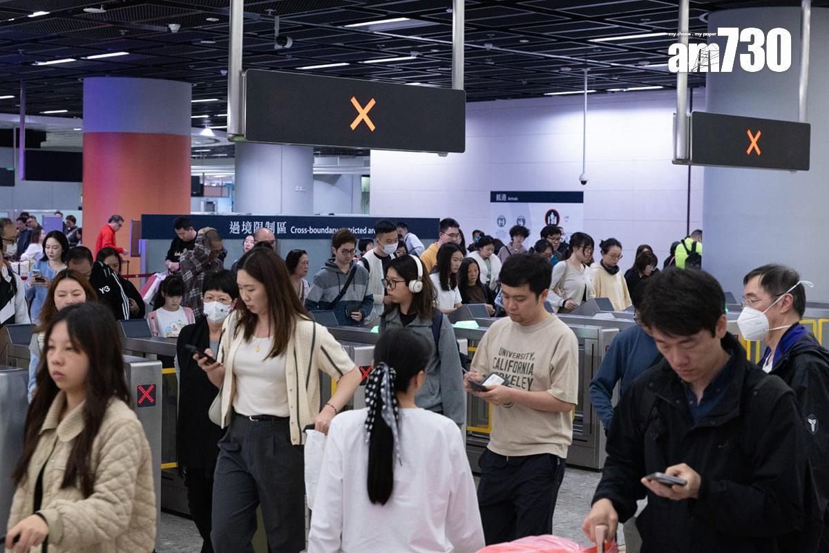 出入境人員當中,港澳台居民1億3600萬人次,上升12.2%。