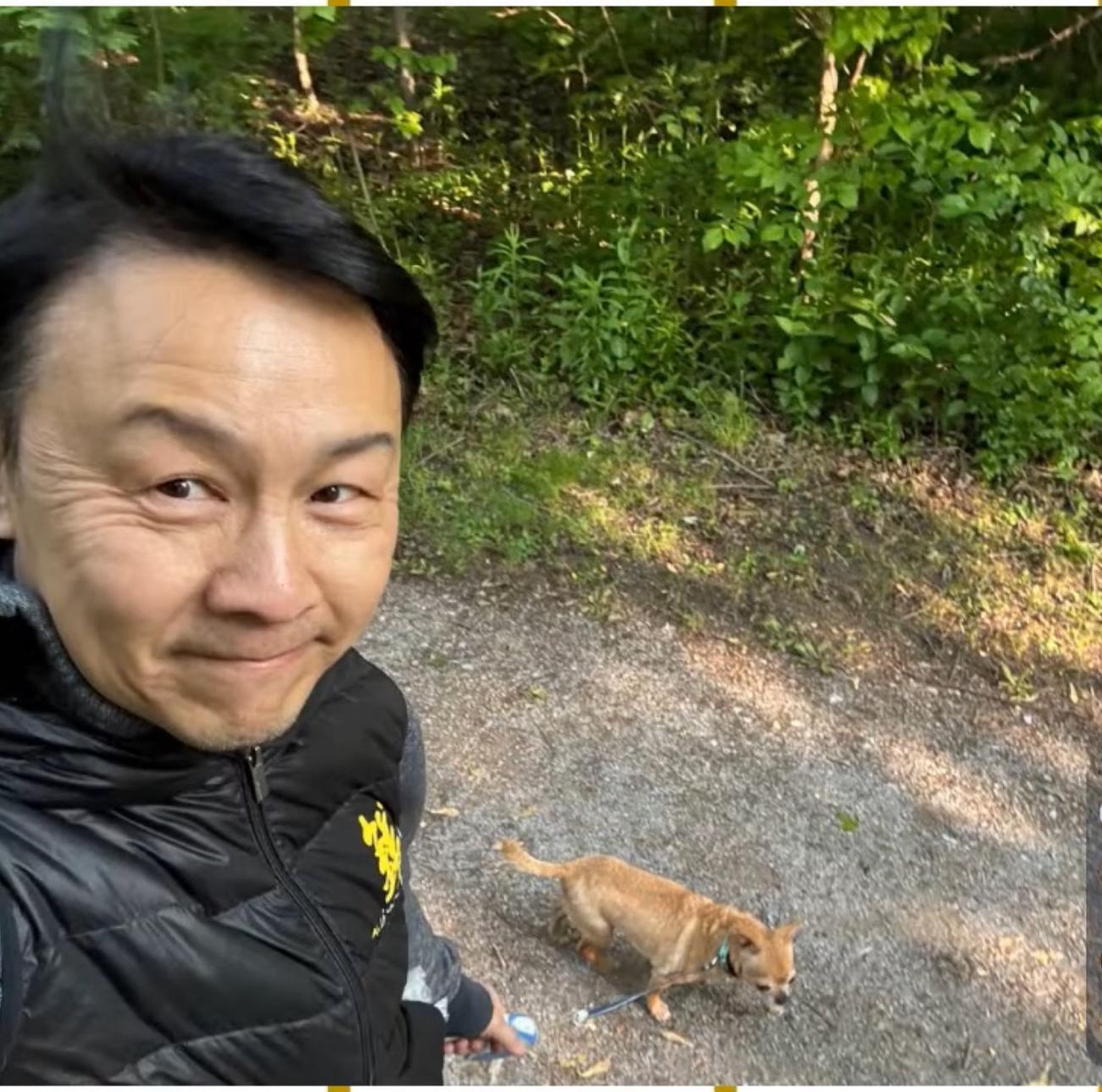 鄭敬基自揭有天放狗突然氣喘感不適。