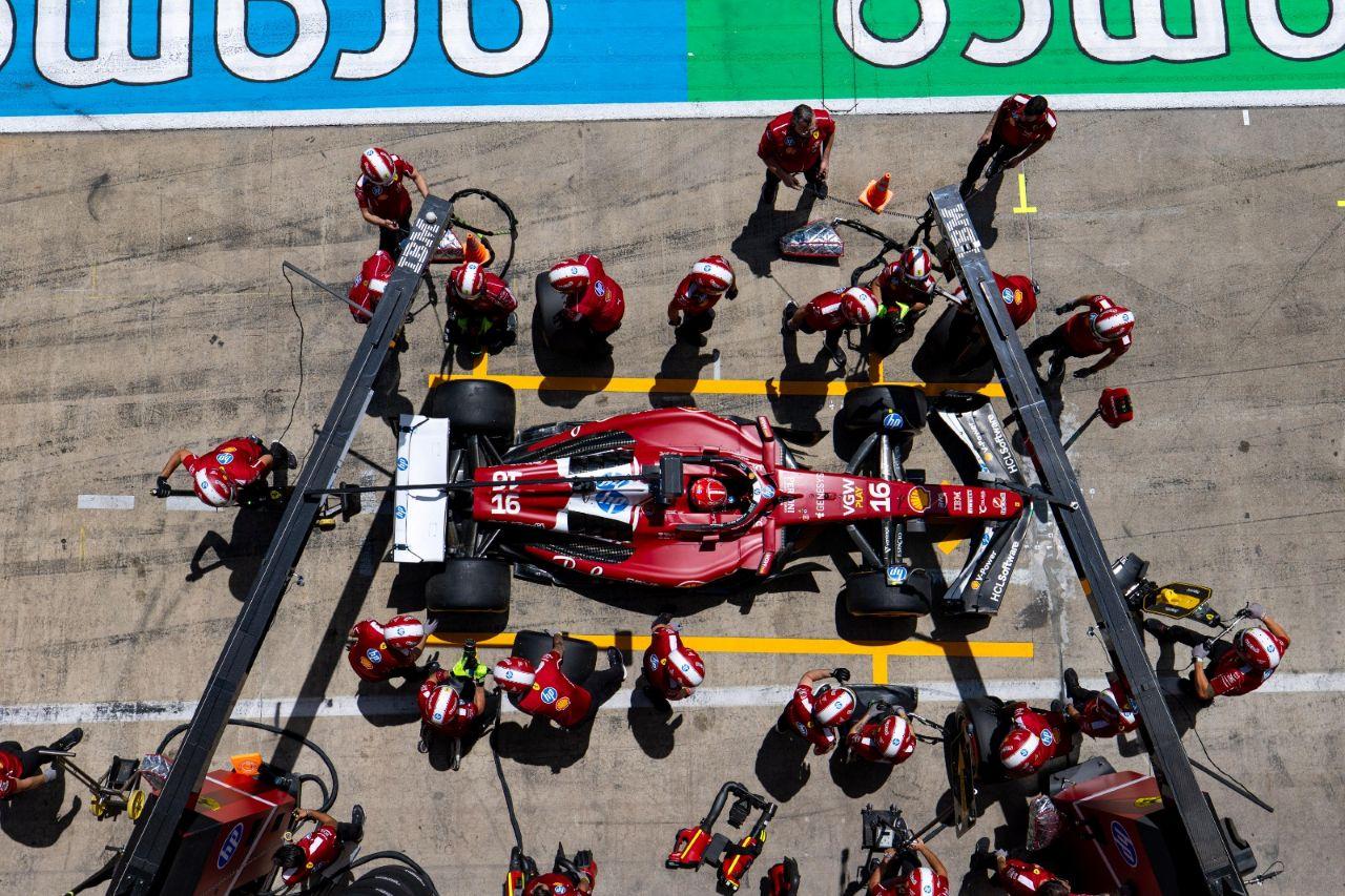 今季F1最快的換胎時間,由法拉利車隊保持,靜止時間只得2.00秒。 (Kym Illman via Getty Images)