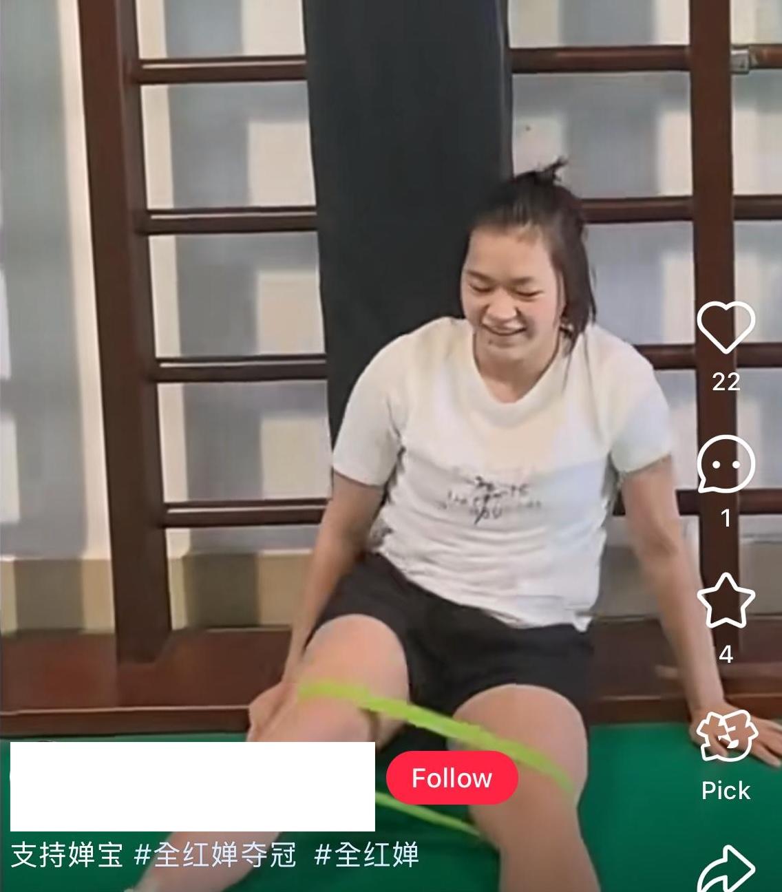 全紅嬋完成唔到捲腹訓練,需要坐喺地下回氣