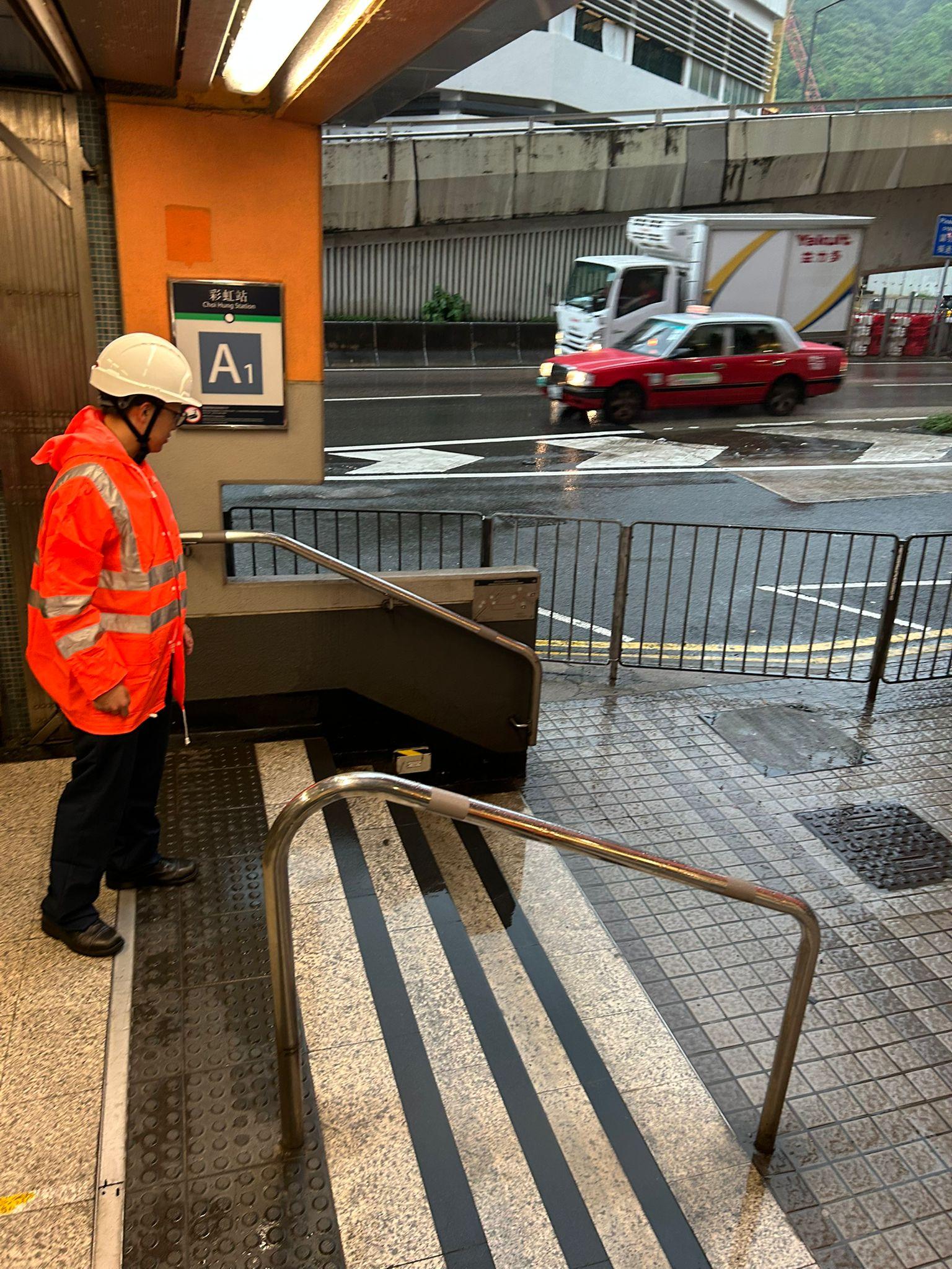 港鐵表示,會繼續密切監察各車站及設施的運作情況。(港鐵提供)
