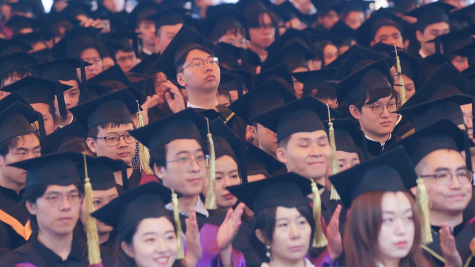 調查顯示,87%香港畢業生對未來就業前景充滿信心,高於全球81%平均水平。(資料圖片)