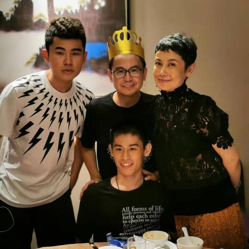 細龜表示大仔情況一般,需要人照顧,而細仔就快畢業,擔憂他難找工作。