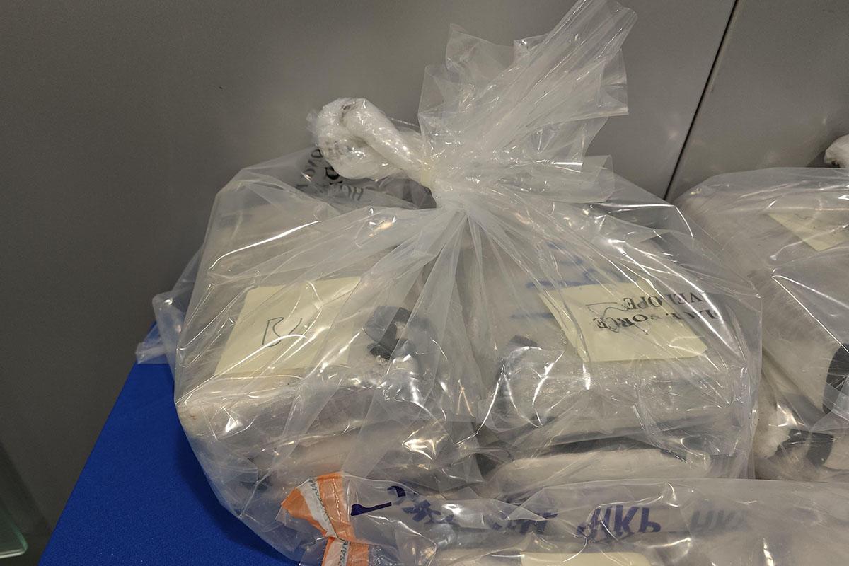 警方在將軍澳拘捕一名43歲男子,並檢獲市值1,200萬元的毒品。