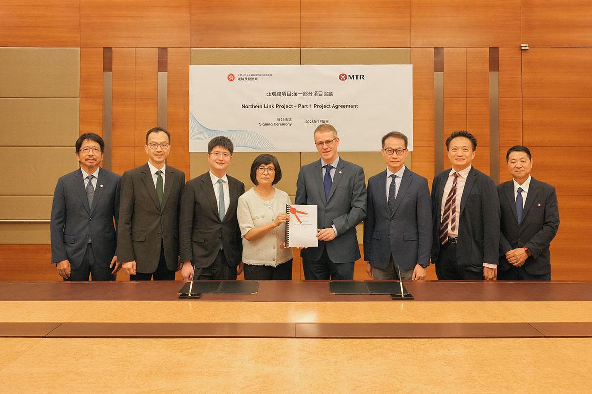 運輸及物流局與港鐵簽訂北環綫第一部分項目協議。(政府新聞處)