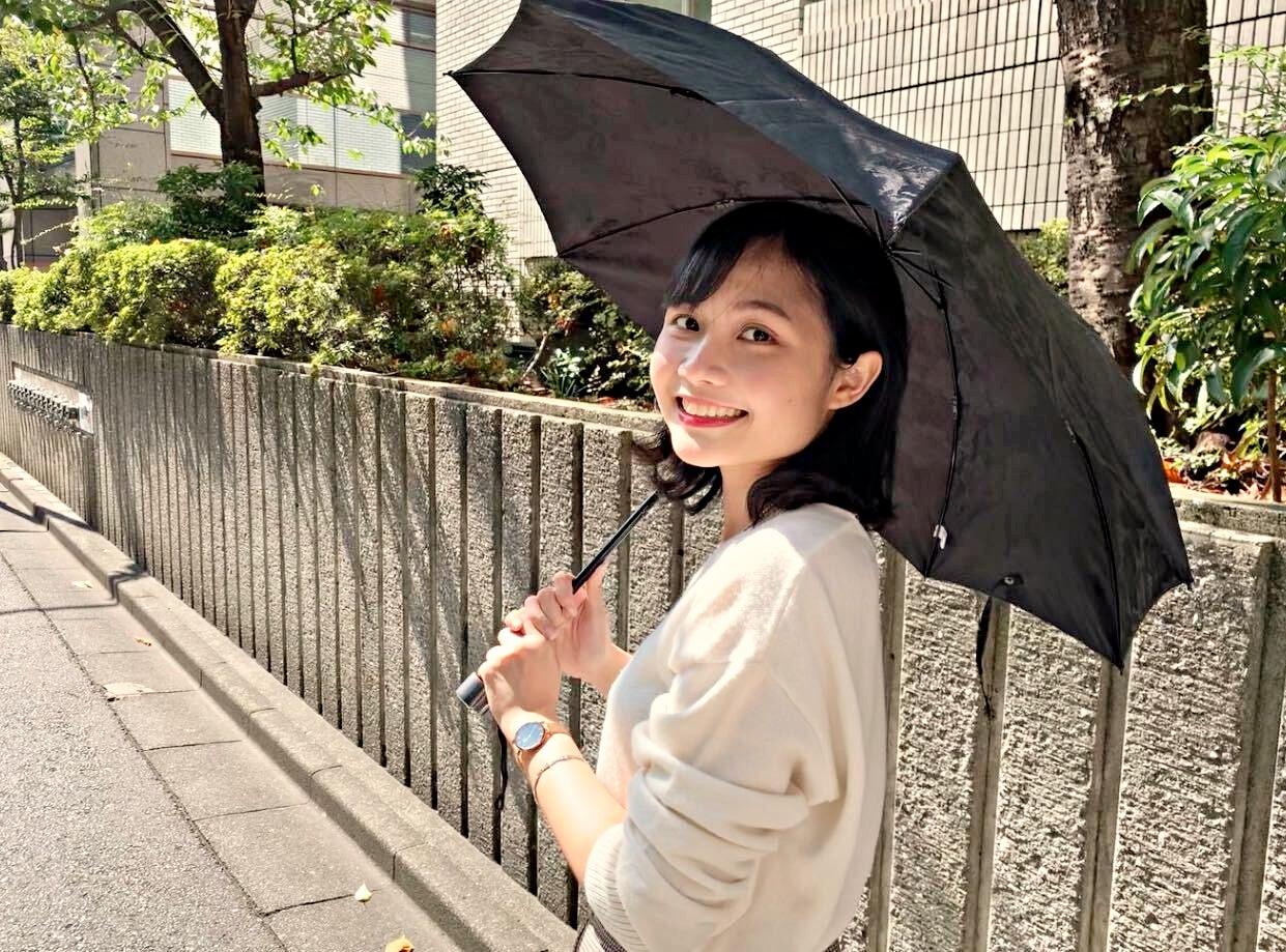 出門時可利用雨傘、寬邊帽、太陽眼鏡及長袖衣服阻擋陽光。