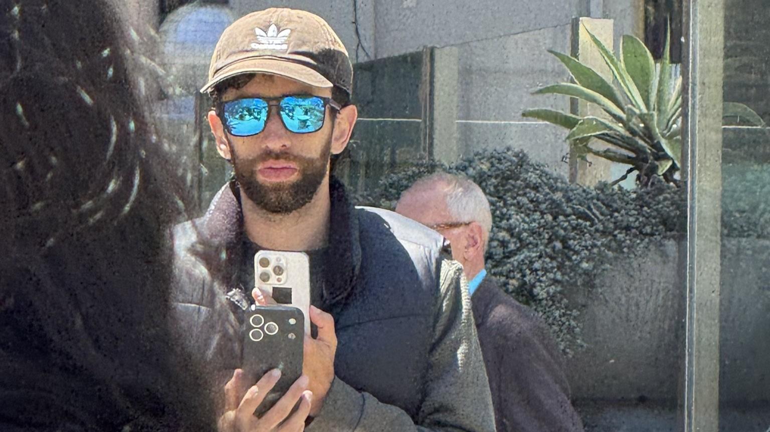 iPhone 17 Pro真身疑似被野生捕獲。(X@Skyfops)