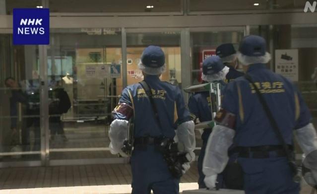 東京警視廳法證人員到場搜證。(互聯網)