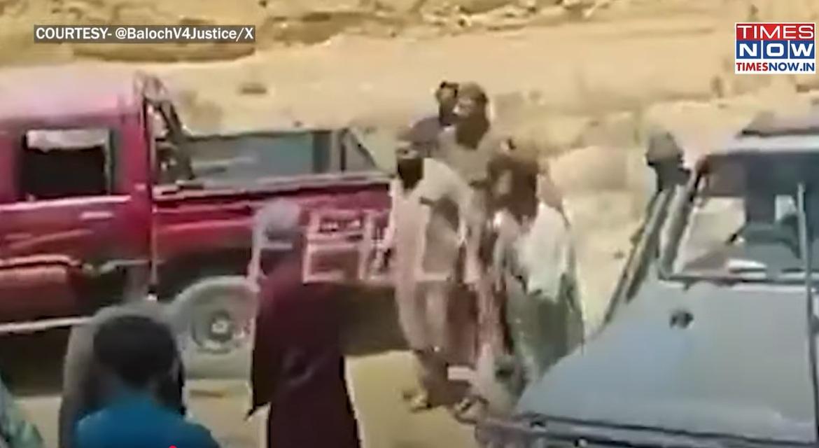 部族在荒漠處決男女的影片周日在網上流傳。(互聯網)