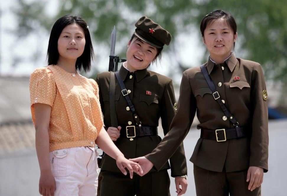 報道指,北韓女性近年盛行隆胸,20至30歲的女性引進隆胸手術概念,將其視為潮流。(資料圖片)