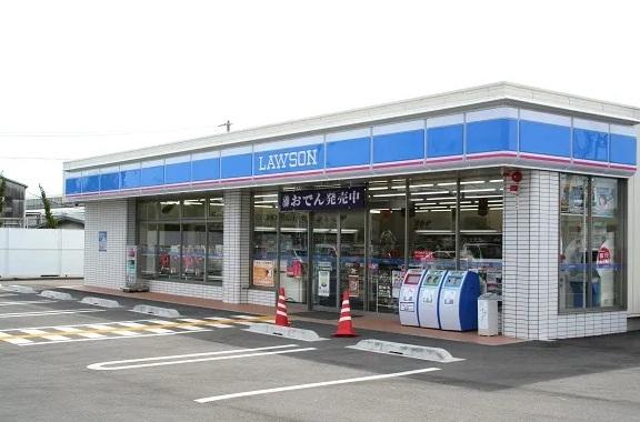 LAWSON很多分店設置停車場,從本月中起將出租車位給遊客過夜。(互聯網)