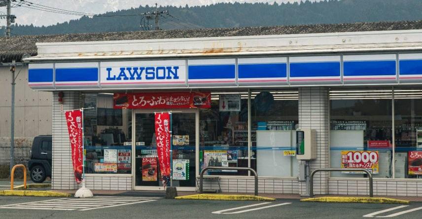 LAWSON很多分店設置停車場,從本月中起將出租車位給遊客過夜。(互聯網)