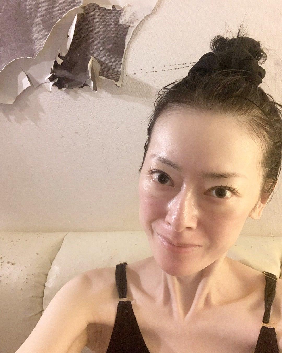 遠野凪子近年健康及精神狀態漸走下坡。