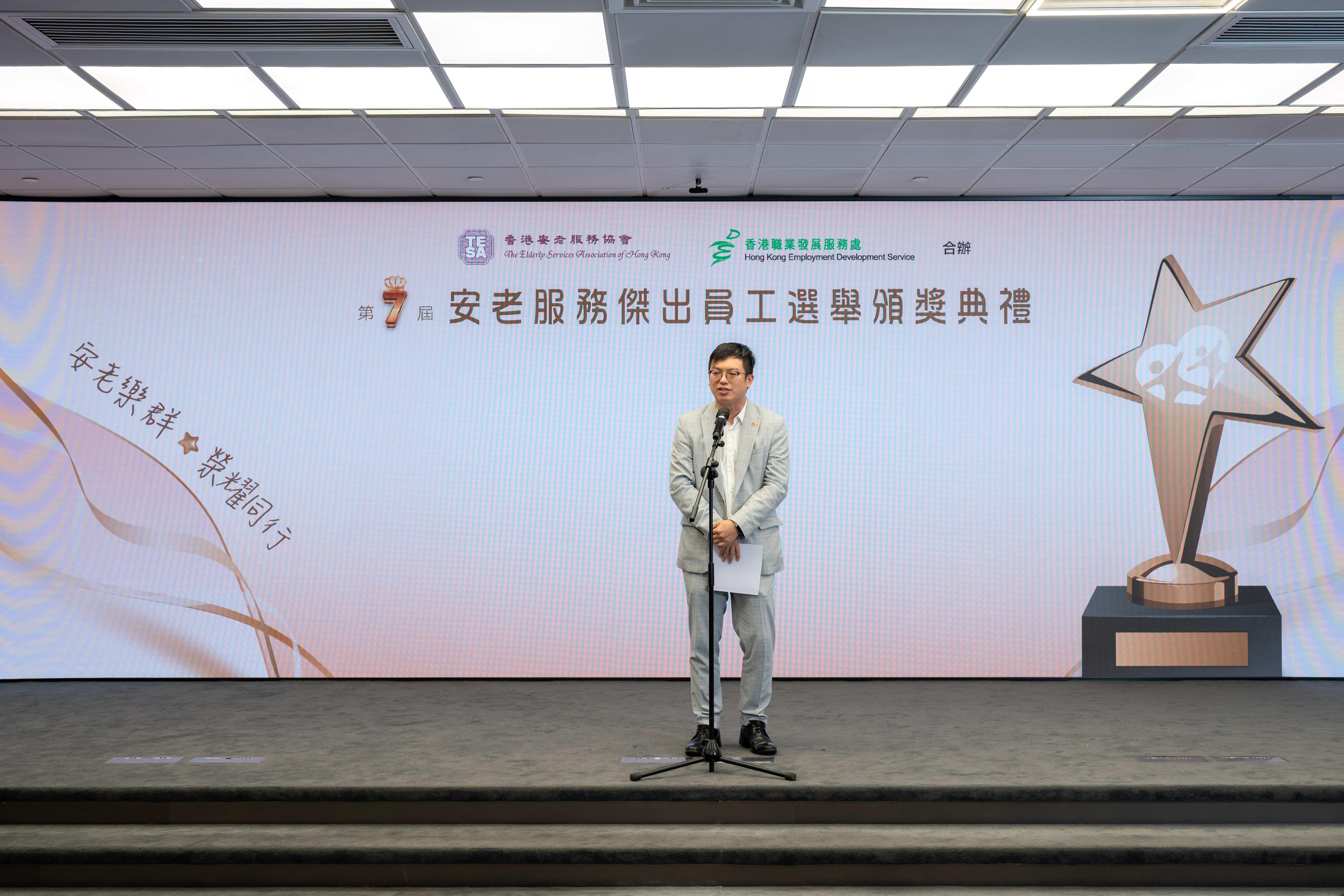 勞福局副局長何啟明籲員工再培訓轉行