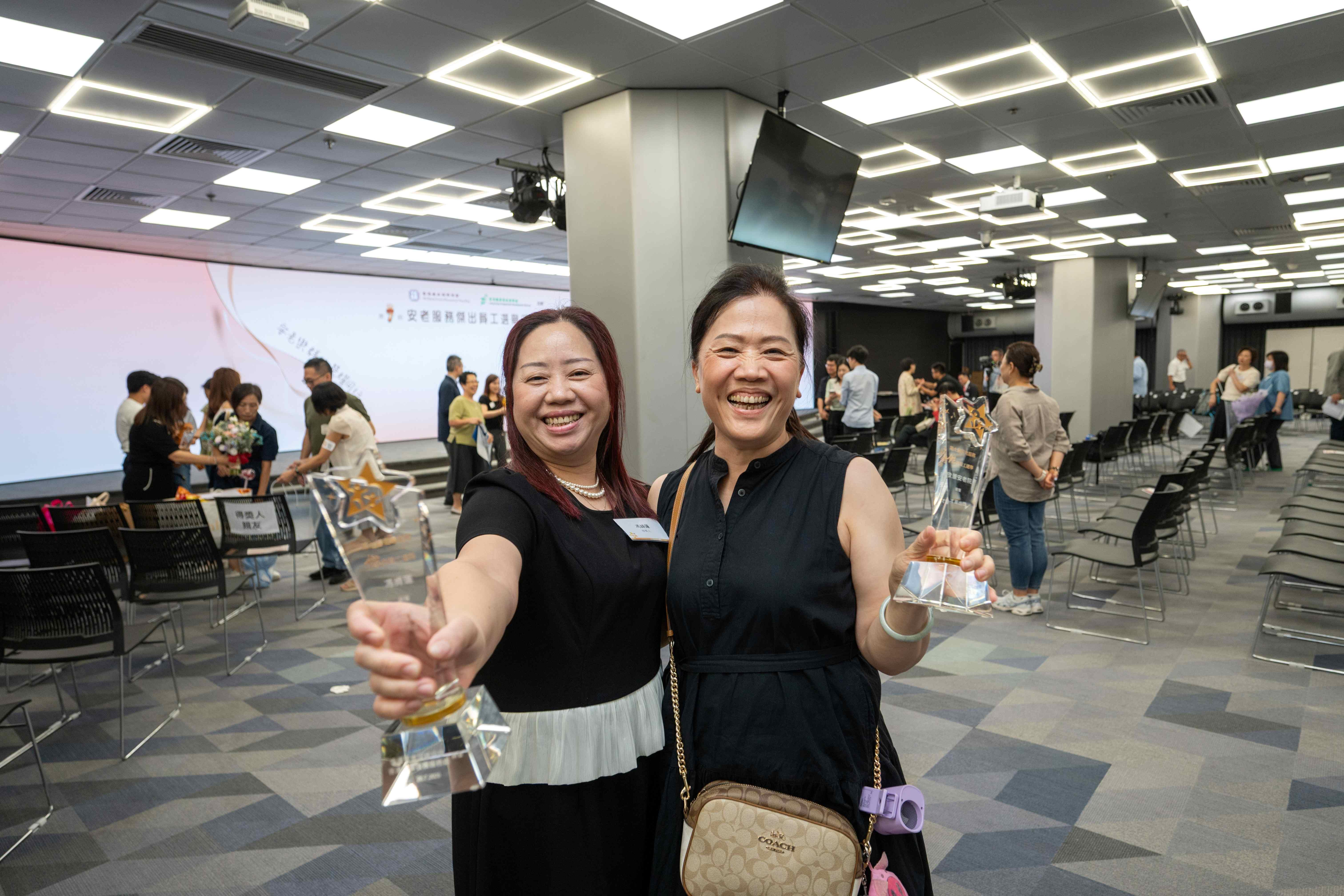 江門來港成為護理員馮綺蓮