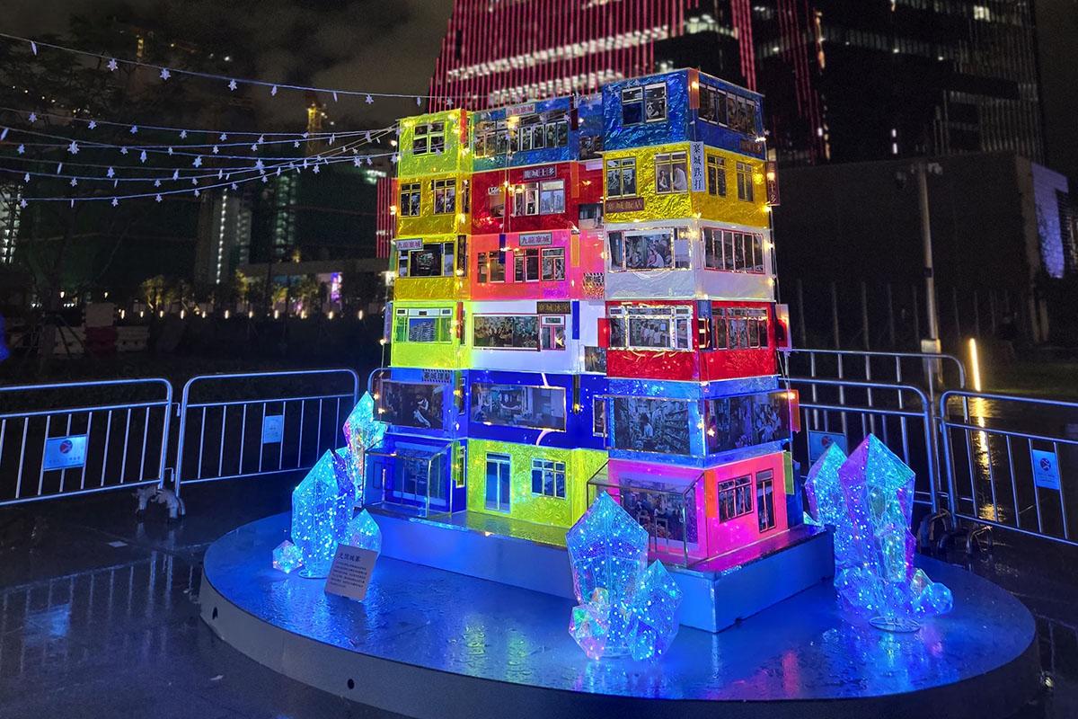 「龍城慶回歸」燈飾展在啟德車站廣場舉行。