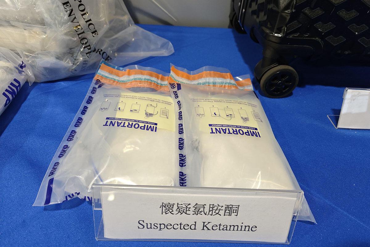 警方在將軍澳拘捕一名43歲男子,並檢獲市值1,200萬元的毒品。