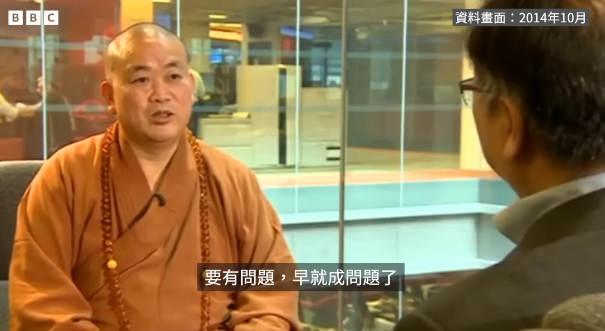 面對李文的連串問題,釋永信的表情微妙,沒有明確回答提問,而是稱「你都說過了,這是必然的」,更表示「要有問題早就成問題了」。