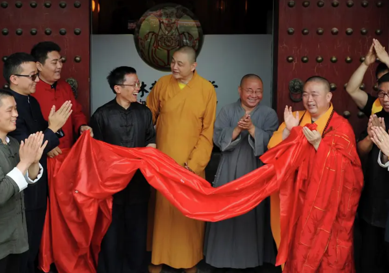 少林寺方丈釋永信涉嫌挪用侵佔寺院資產、以及嚴重違反佛教戒律,長期與多名女性保持不正當關係並育有私生子,被內地多個部門調查。(美聯社資料圖片)