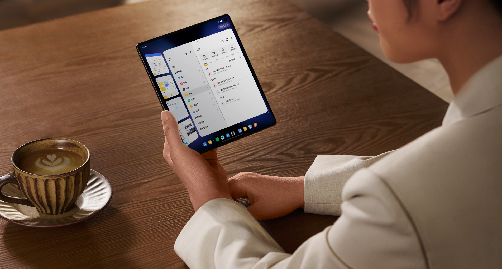 vivo X Fold5大屏辦公最為方便。