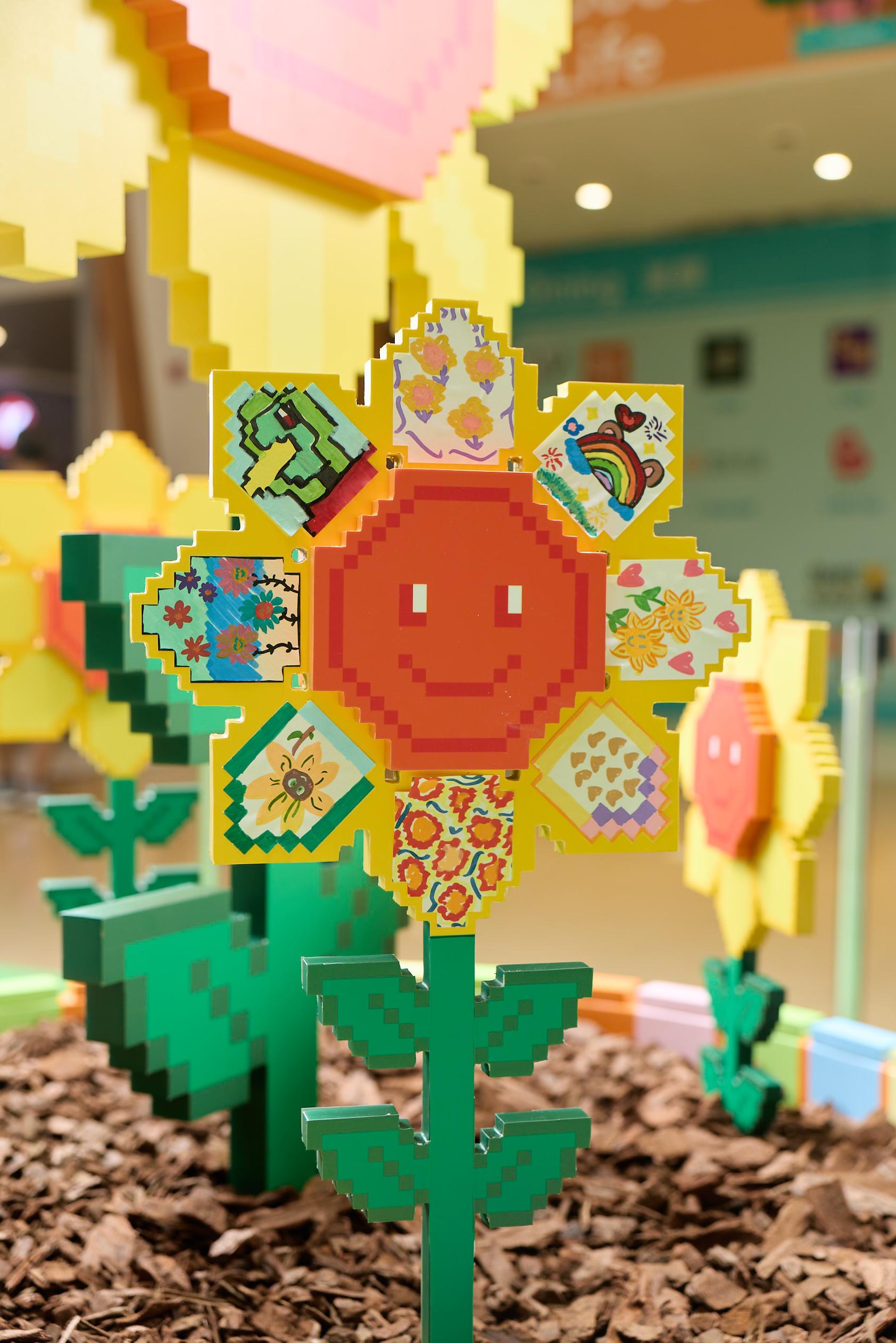 「你拼我貼格仔花」貼紙填色遊戲