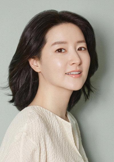 化了妝的李英愛,仲算睇得下。