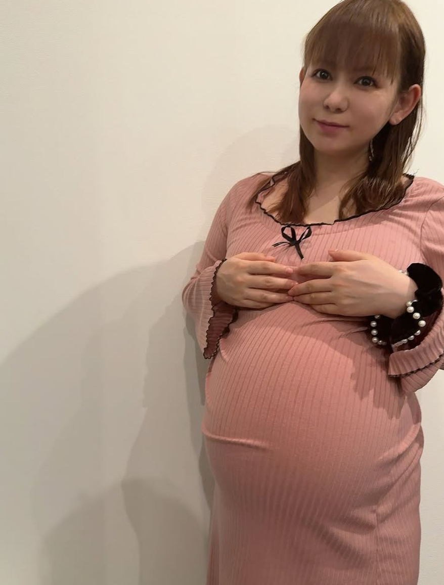 中川翔子笑言孕肚似放入了一個西瓜。