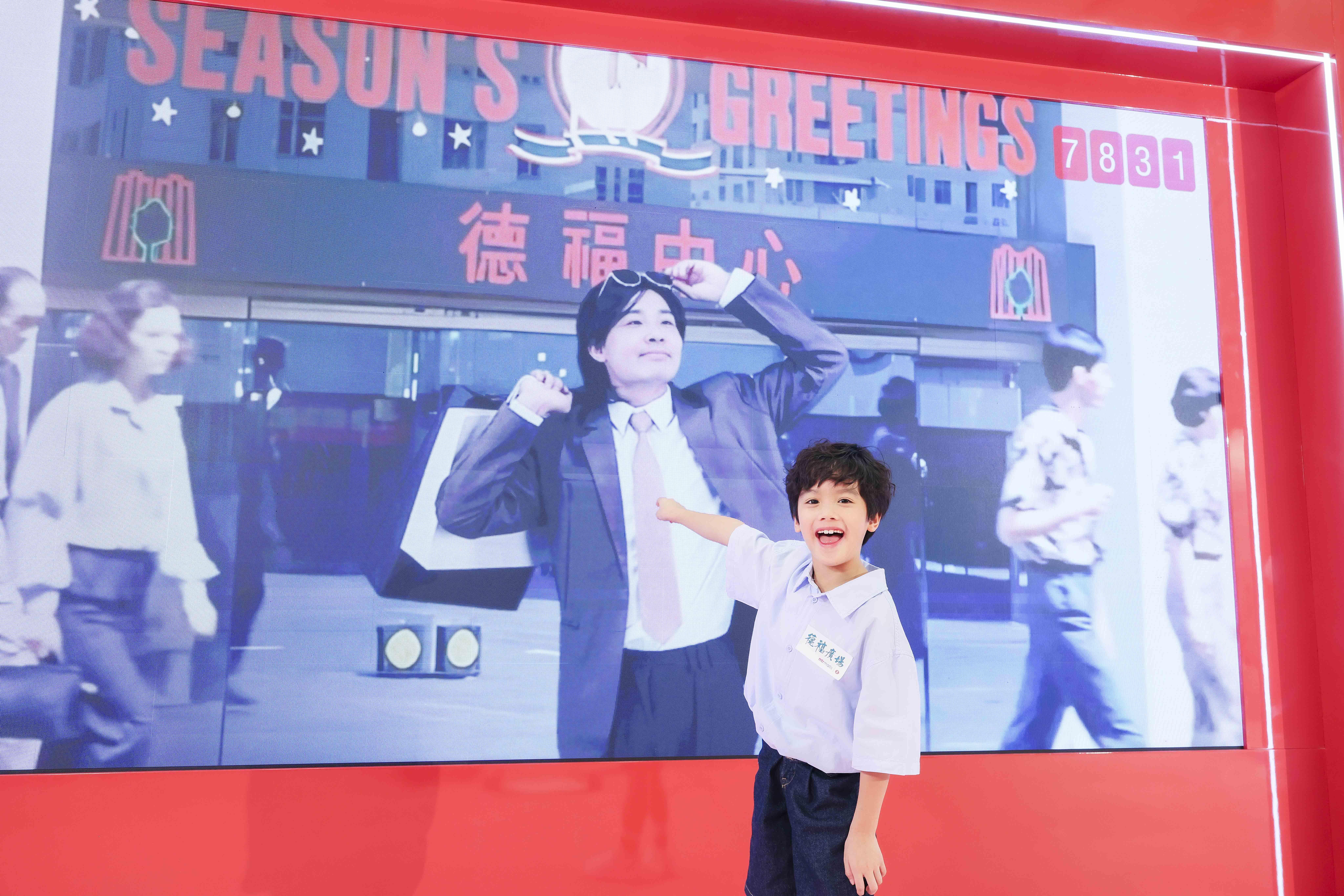 透過AI技術生成有趣影片,重現八十年代的港鐵九龍灣站、德福中心及滾軸溜冰場等經典場景,帶大家穿越時空。