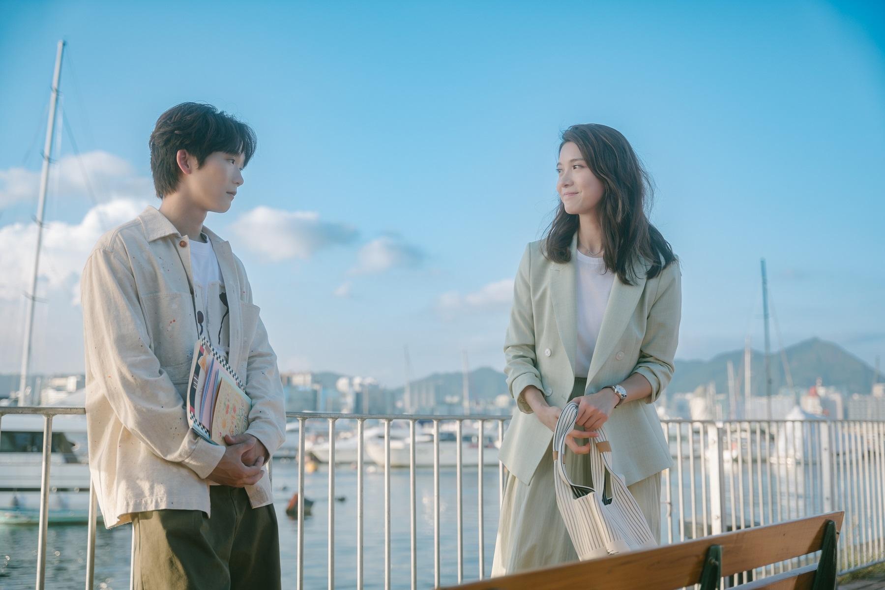 余暉(王智德 飾)經常為Miss伊(林宣妤 飾)解決困難,兩人漸生好感。(《社畜再培訓先導計劃》劇照)