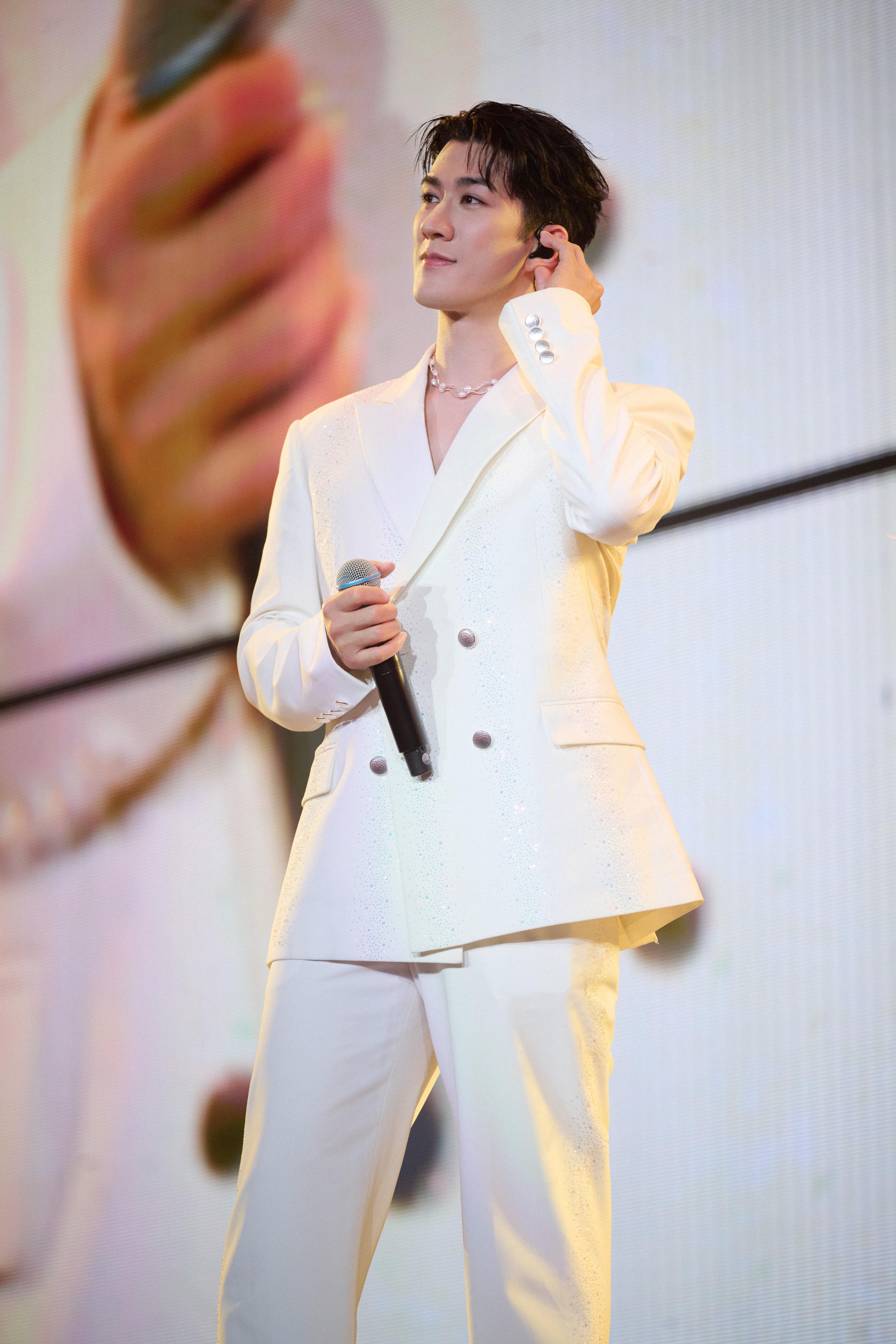 舊戰友李治廷擔任嘉賓。