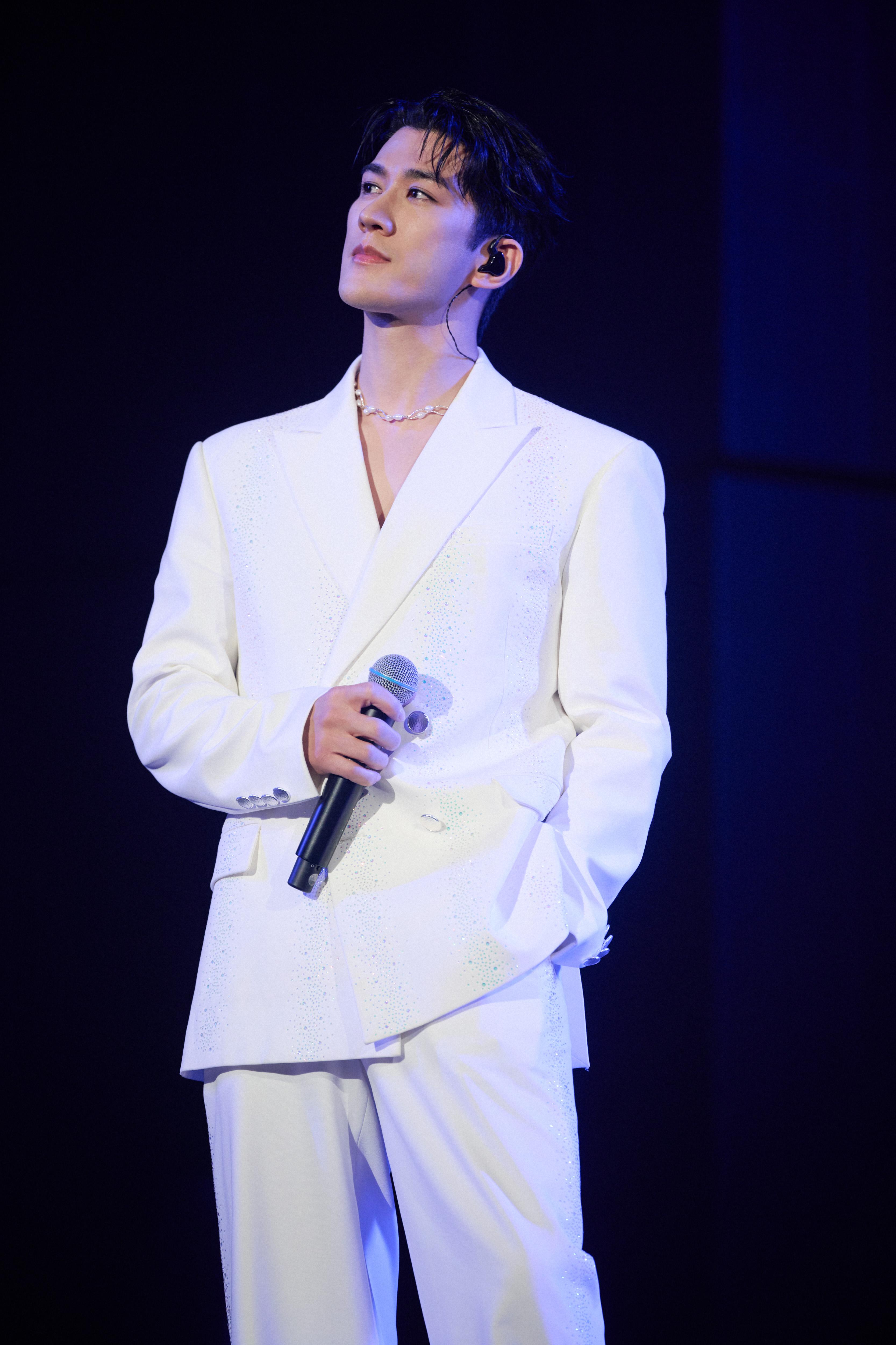 Janice讚Aarif靚仔,又有才華。