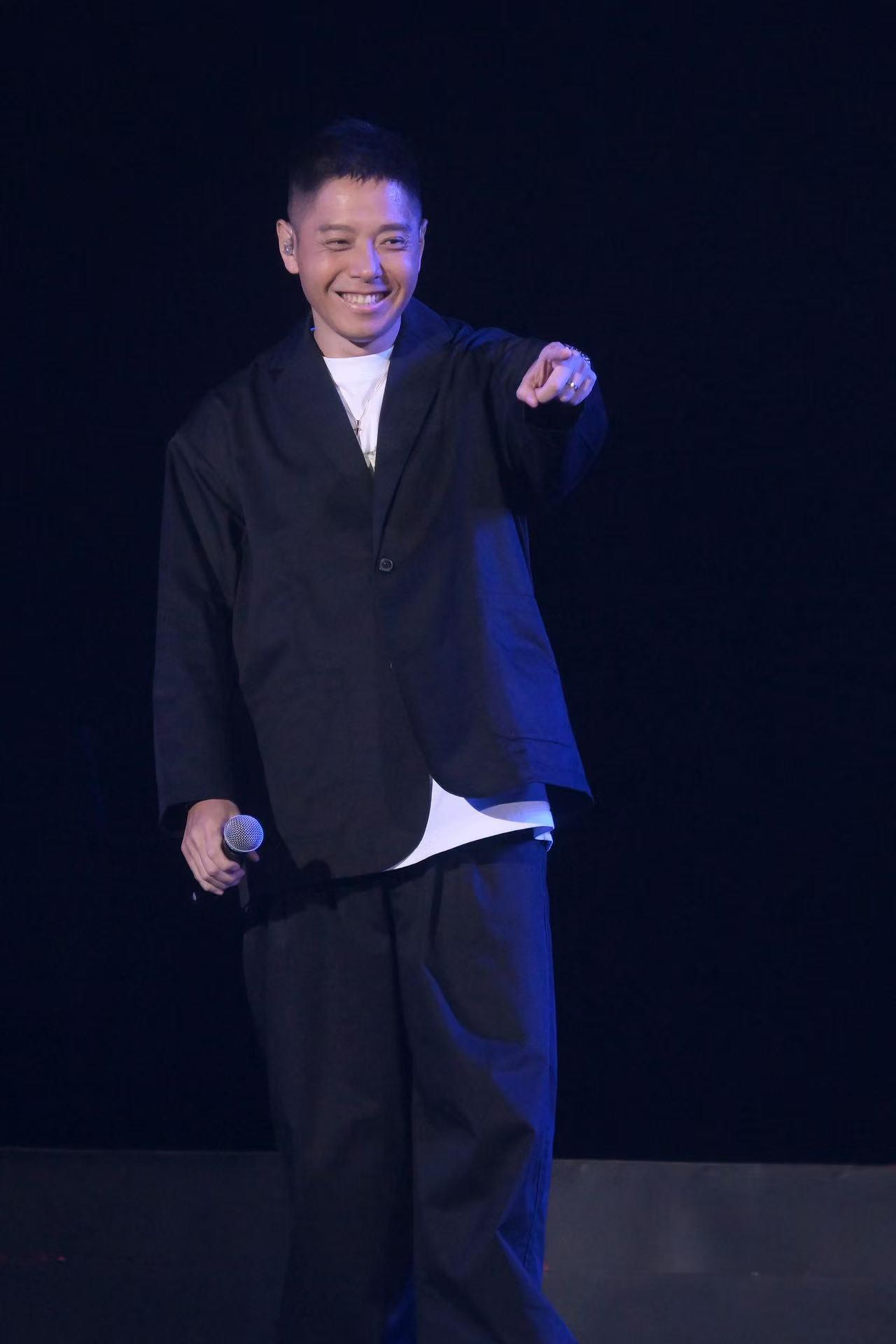 第二晚嘉賓應昌佑,是衛蘭出道歌的MV男主角。