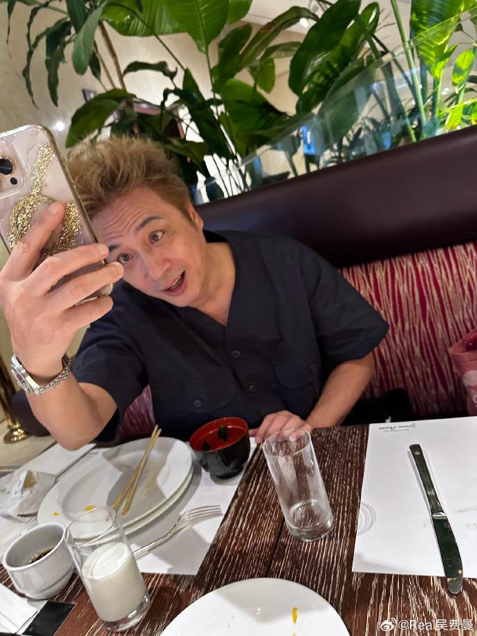 頭髮淩亂如雜草的吳鎮宇。