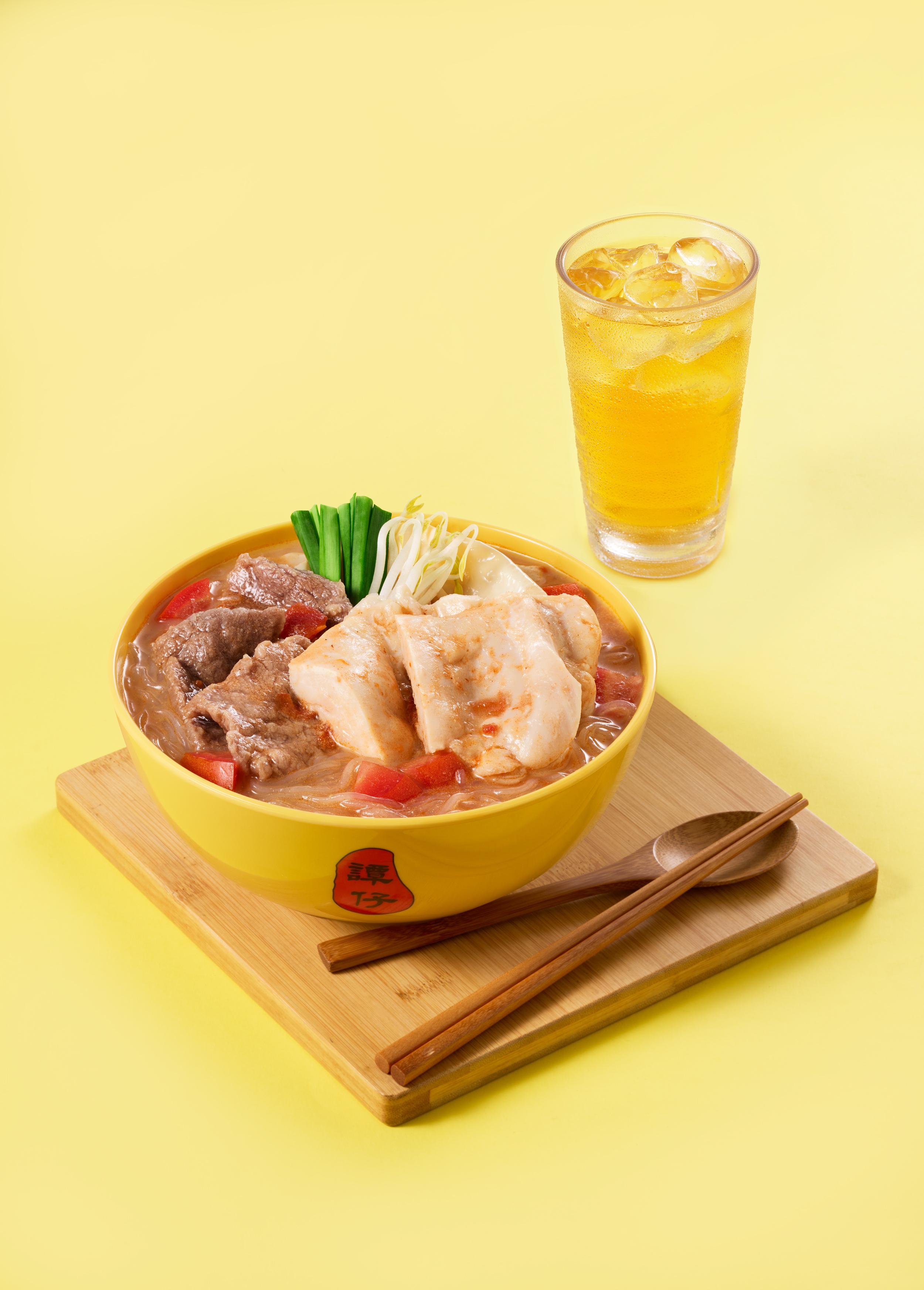 啖啖肉雞扒牛肉鮮蕃茄湯蒟蒻麵配綠茶