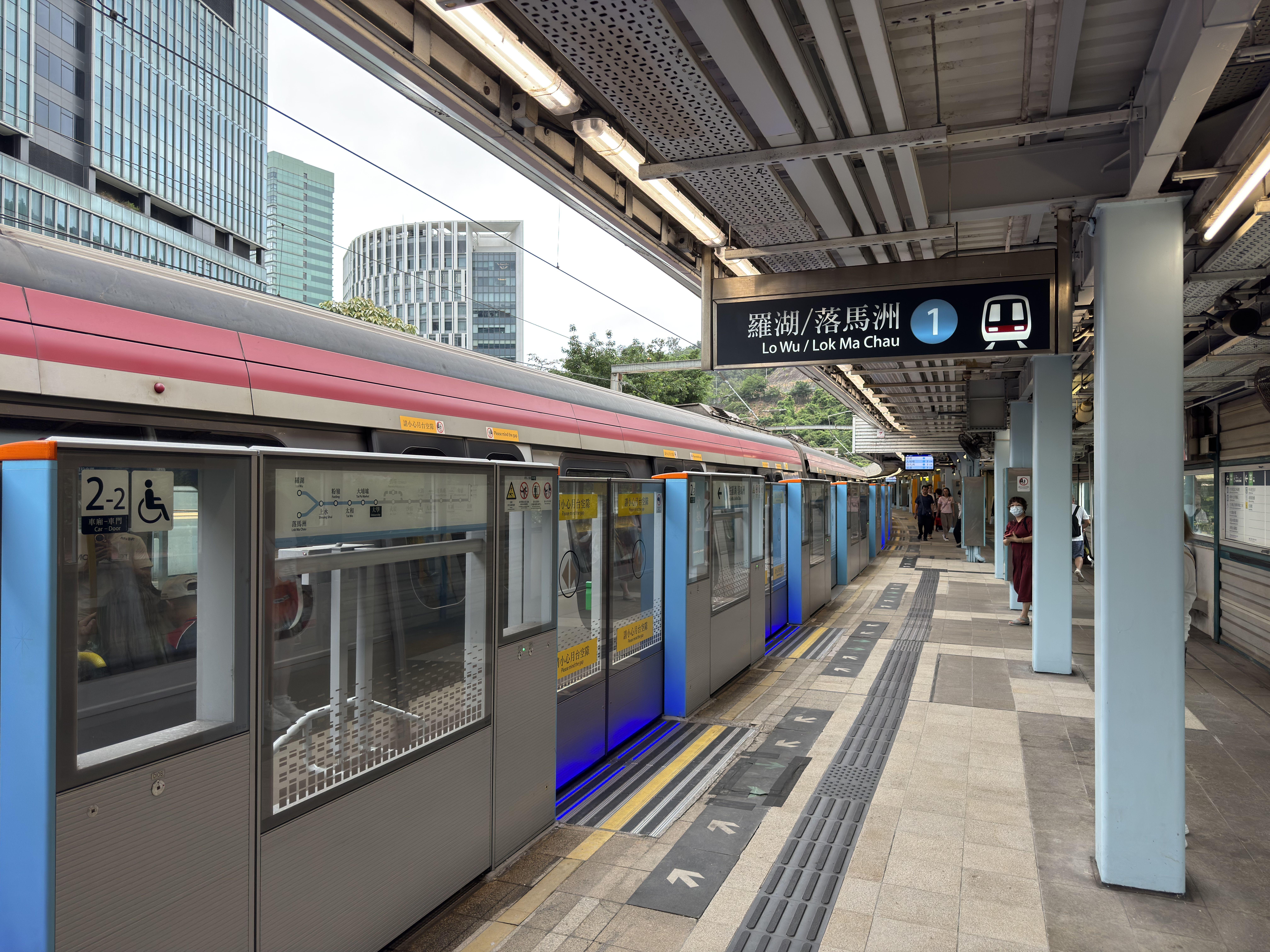 因應暑假出行需求,東鐵綫兩個口岸的列車服務由8月18日起稍為調節,往來落馬洲最快8分鐘一班。