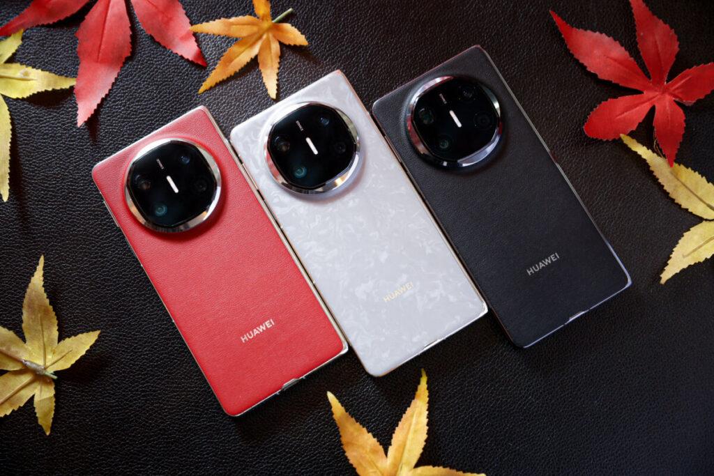 在摺疊屏產品線方面,Mate X7系列將推出標準版及典藏版兩款機型,13999人民幣的起售價相較前代Mate X6的12999人民幣有了明顯提升,而頂配的典藏版更是將價格天花板推高至15999人民幣,再次刷新了HUAWEI摺疊屏手機的價格紀錄。