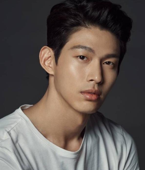 崔正元涉持兇器跟蹤騷擾前女友被捕。