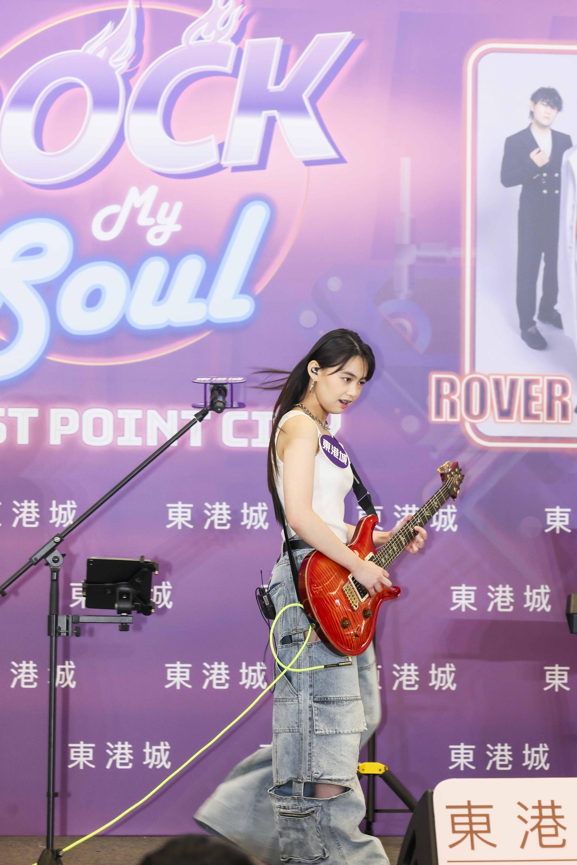 Dale為音樂會拉開序幕,首次獻唱自己創作新歌《心域》。