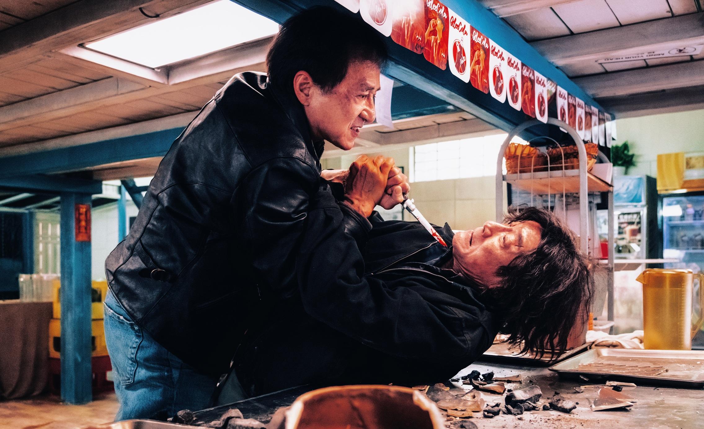 成龍與梁家輝相隔20年在電影《捕風追影》再合作,上演連場對打戲。