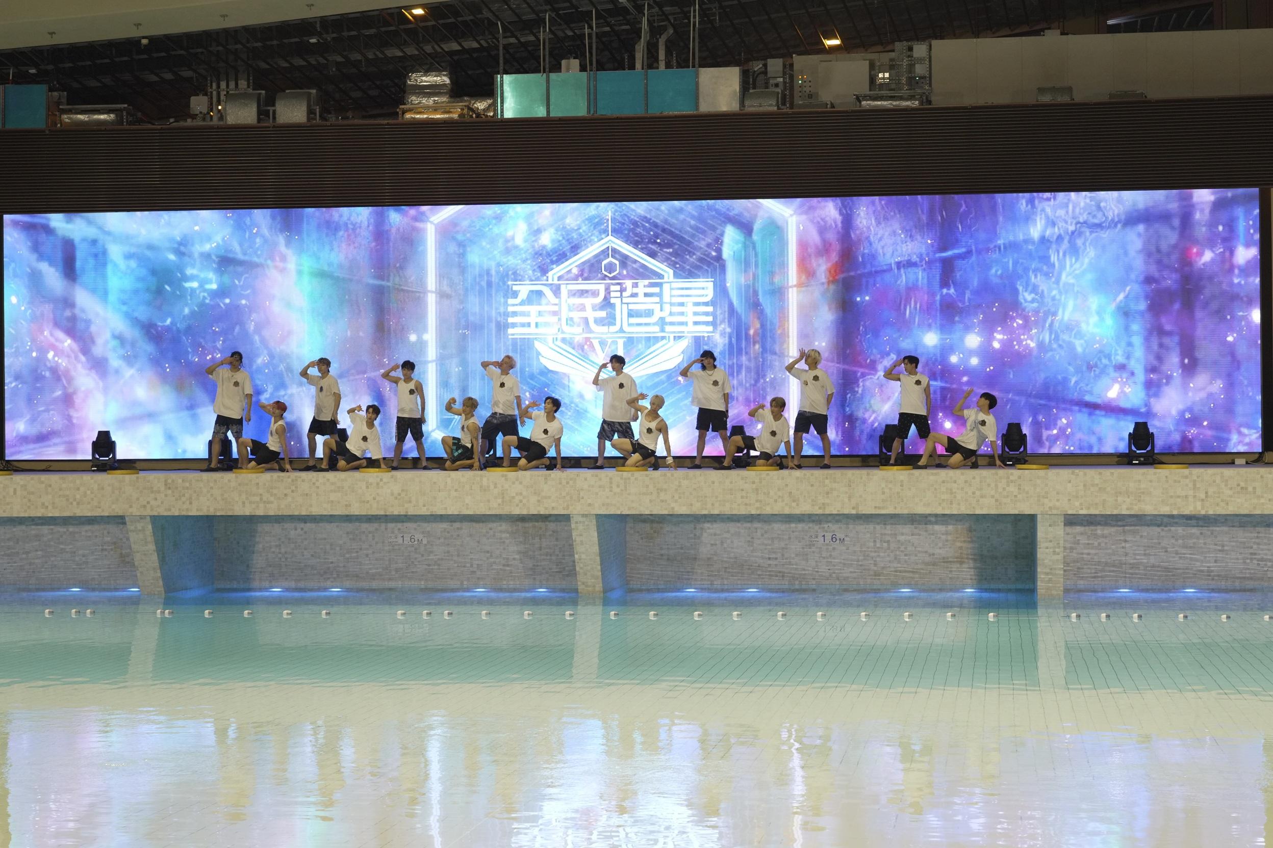 《造星VI》76位參賽者表演《前傳》。