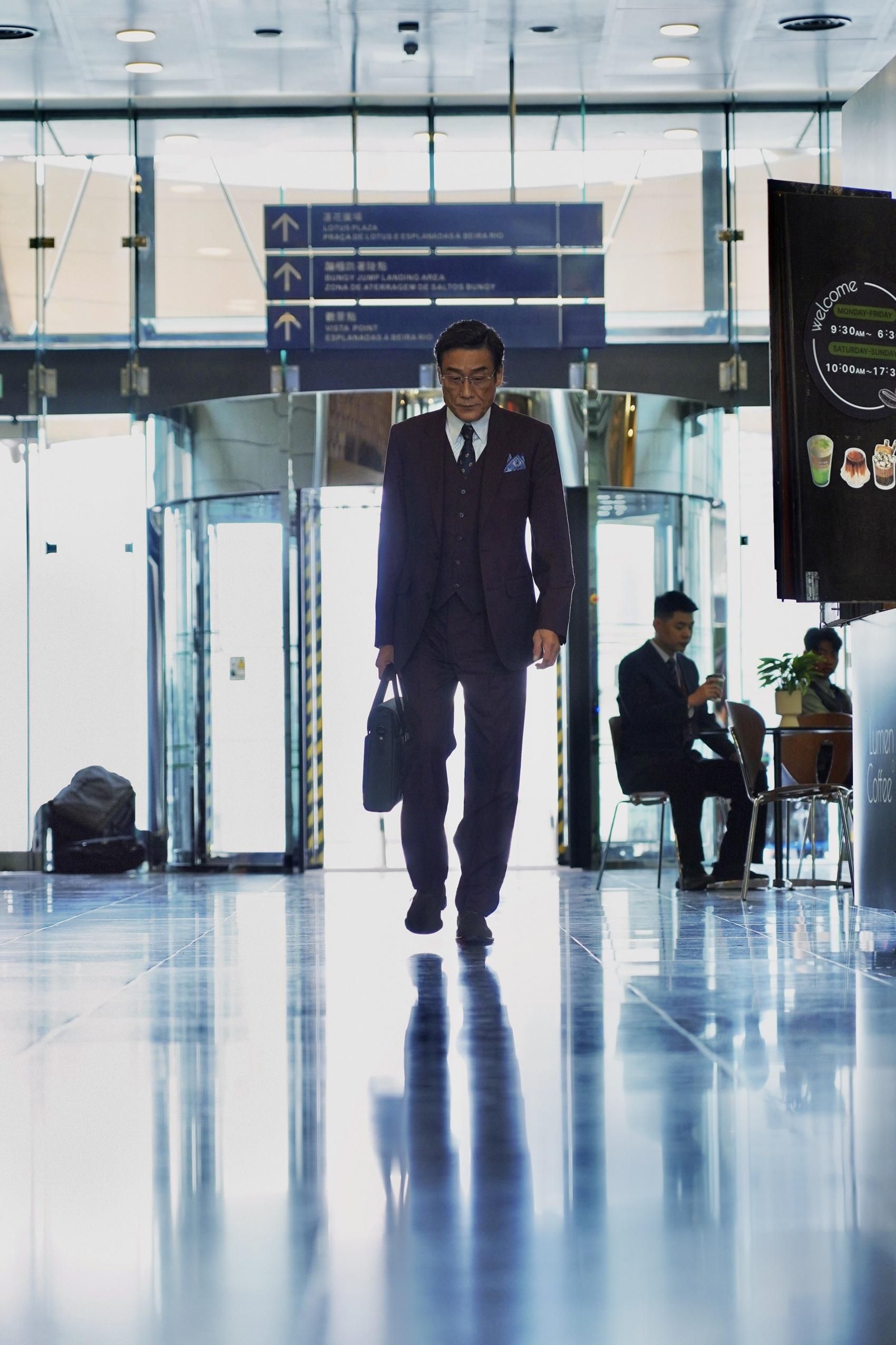 梁家輝主演的電影《捕風追影》,改編自游乃海自編自導的港產片《跟蹤》。