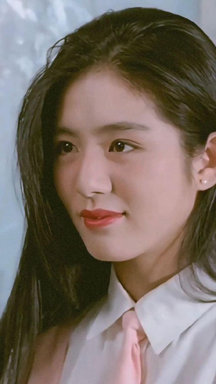 當年Charlie有新一代玉女掌門人之稱,一出道已經與郭富城、張學友兩大天王合作。