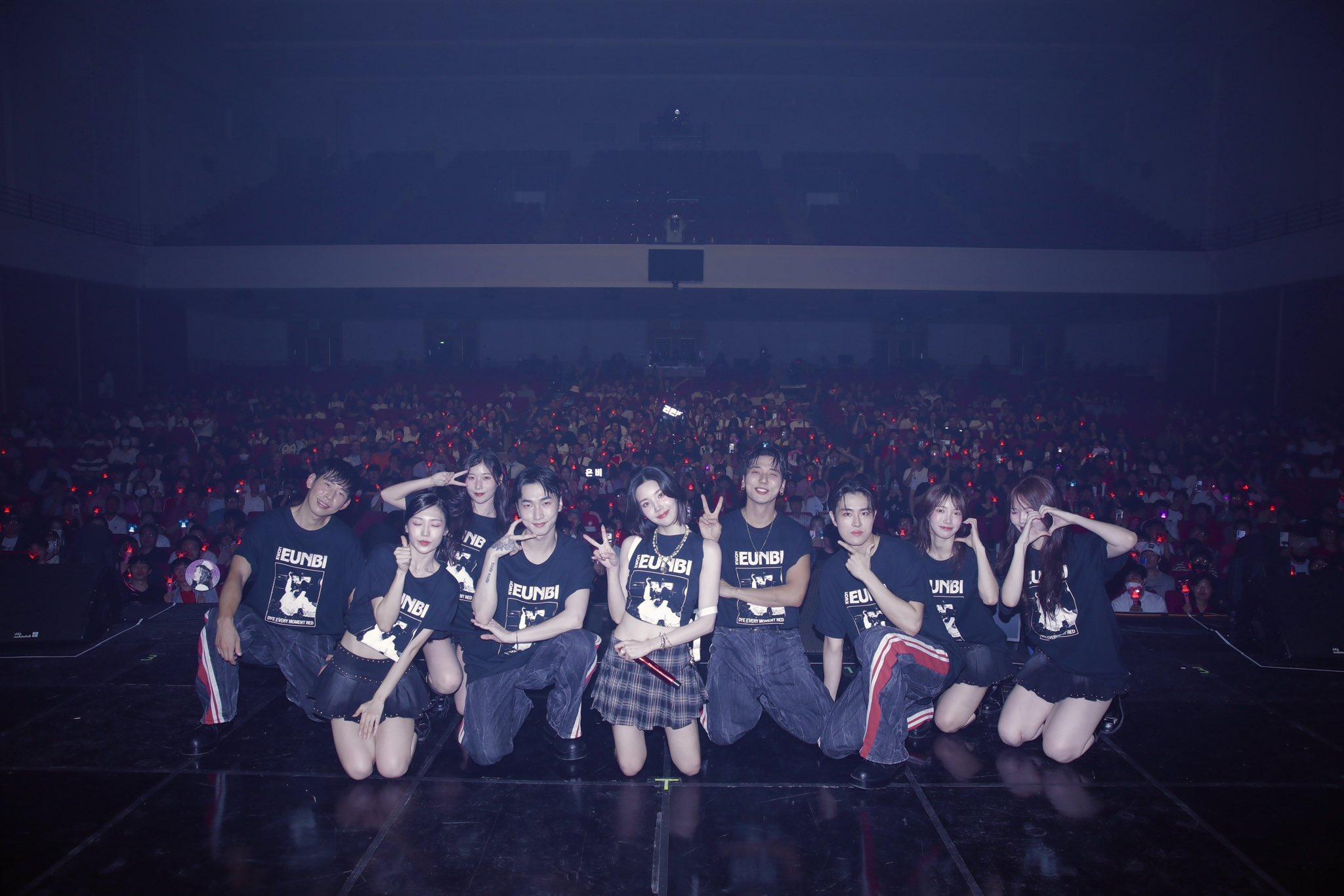 權恩妃與全場樂迷大合照。