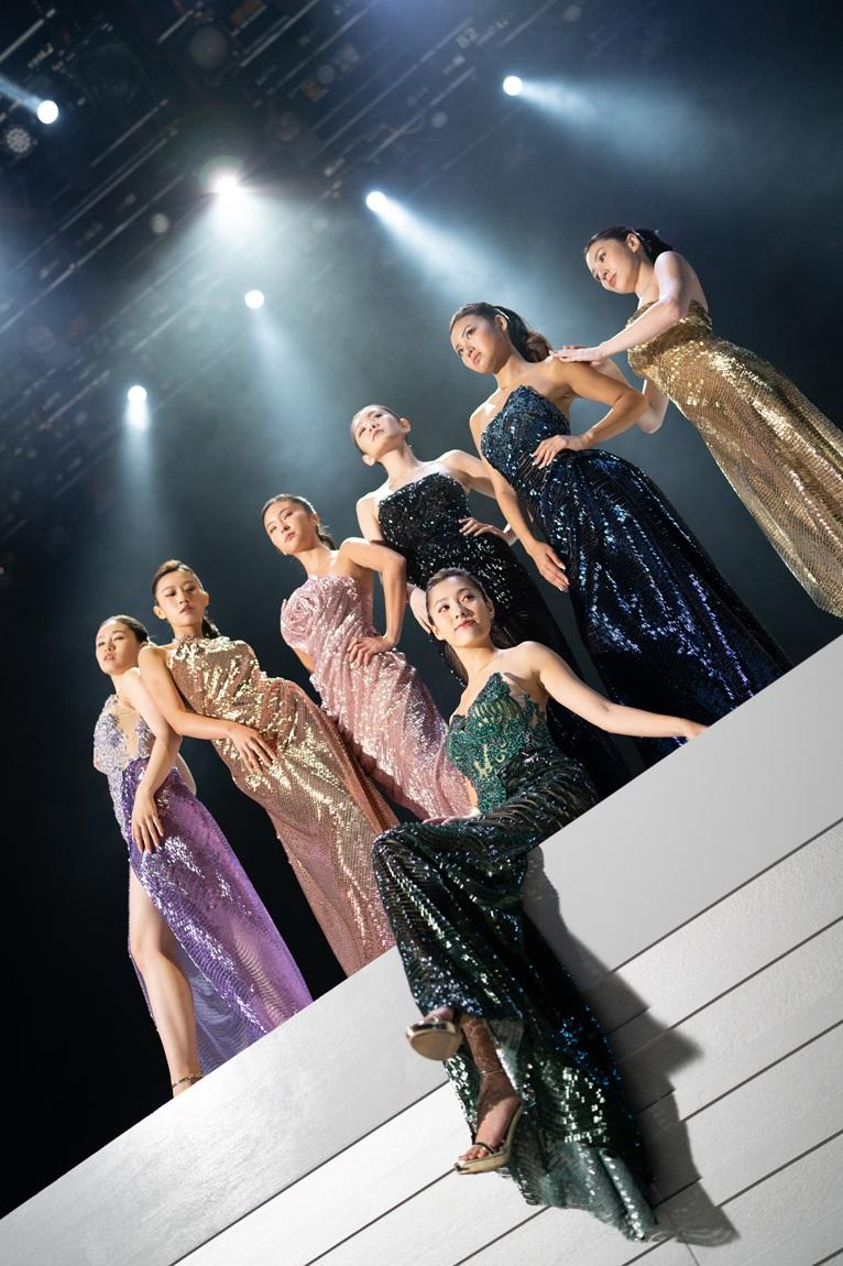 MV展現佳麗型格一面。