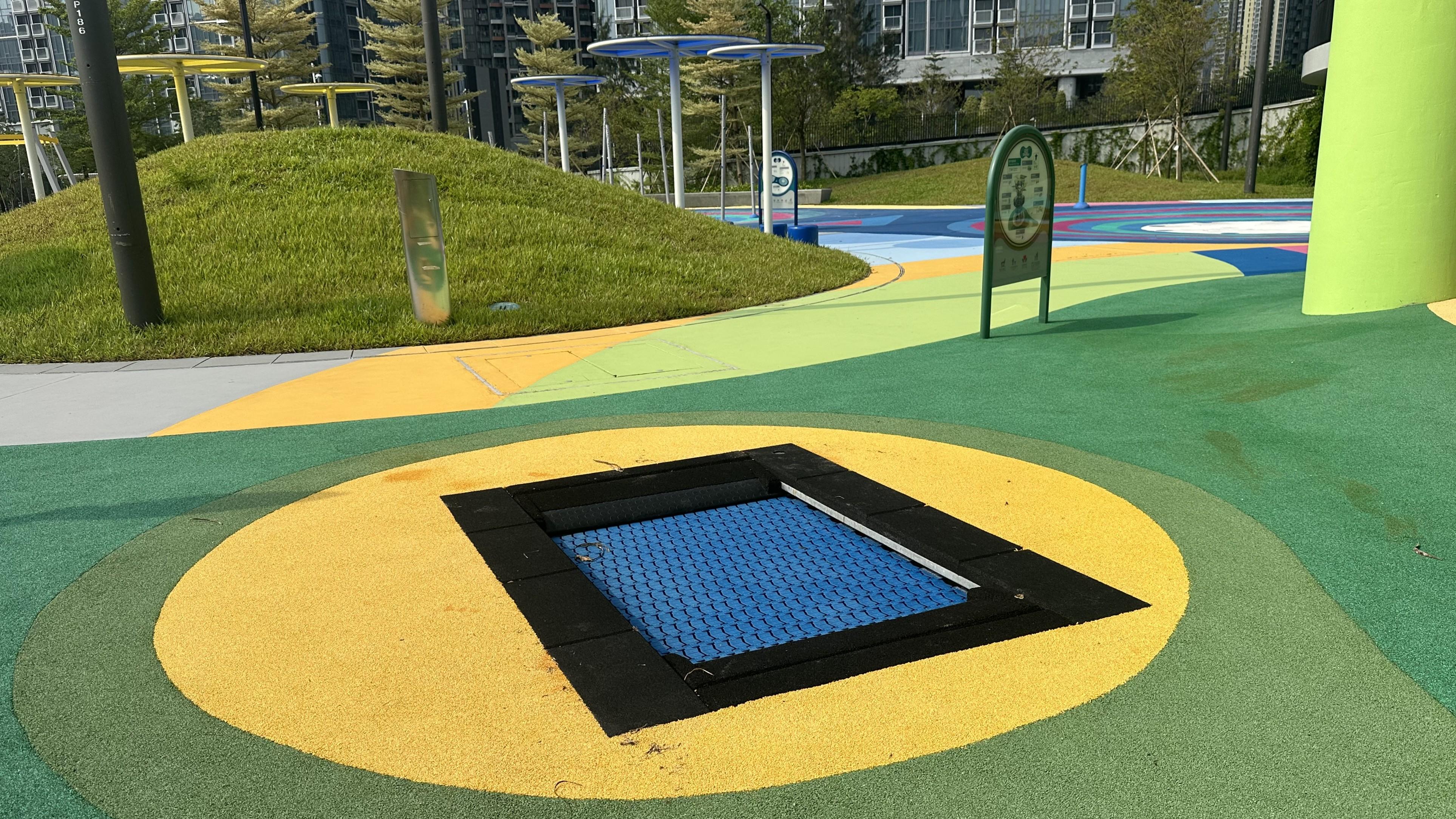 啟德體育園有新戶外設施開放給公眾使用,佔地逾4300平方米的「五行童樂園」親子遊樂空間,設計靈感源自宋代鹽田景觀,並以五行概念劃分五大主題區。(啟德體育園提供)