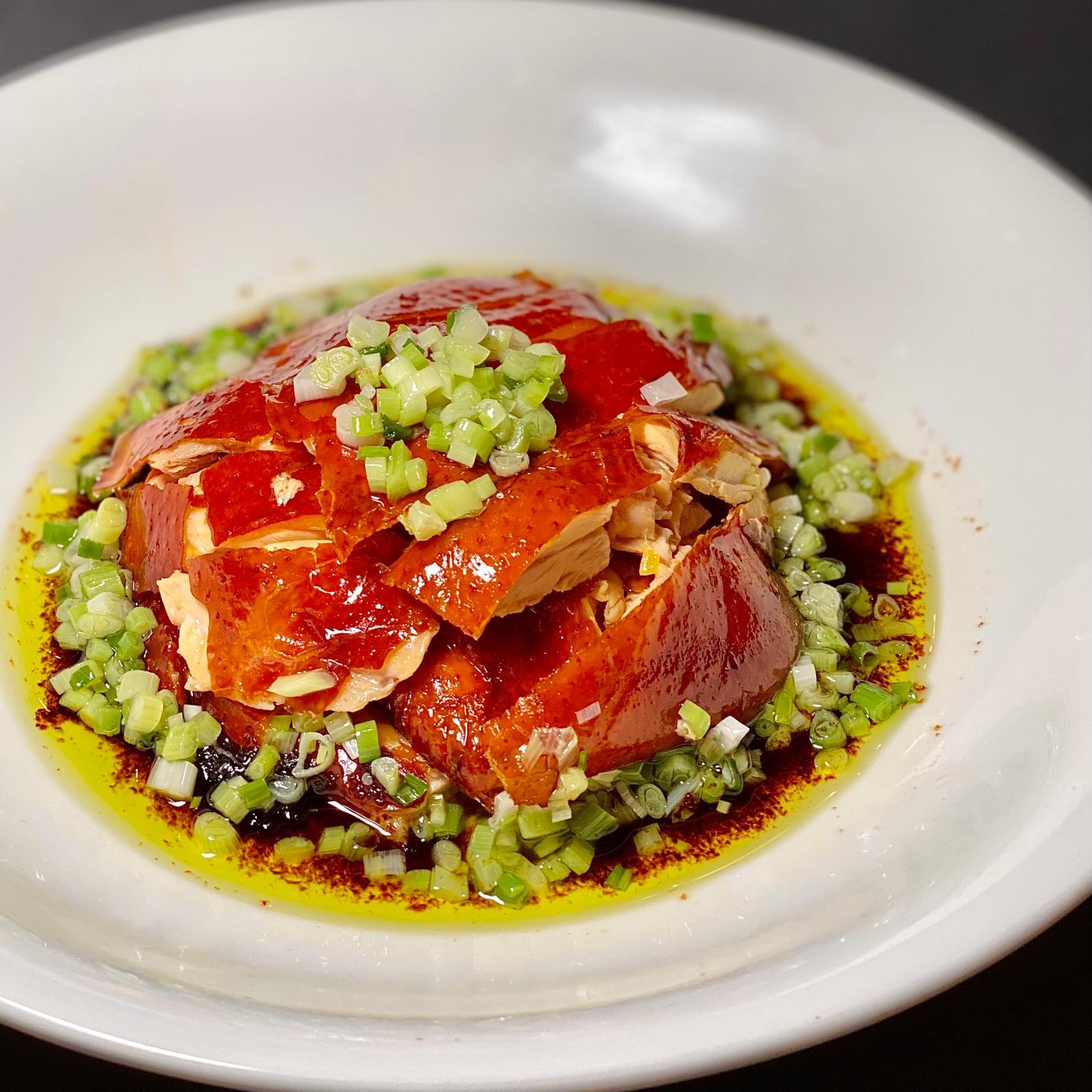 蔥油脆皮雞(本報飲食專欄作家小春提供)