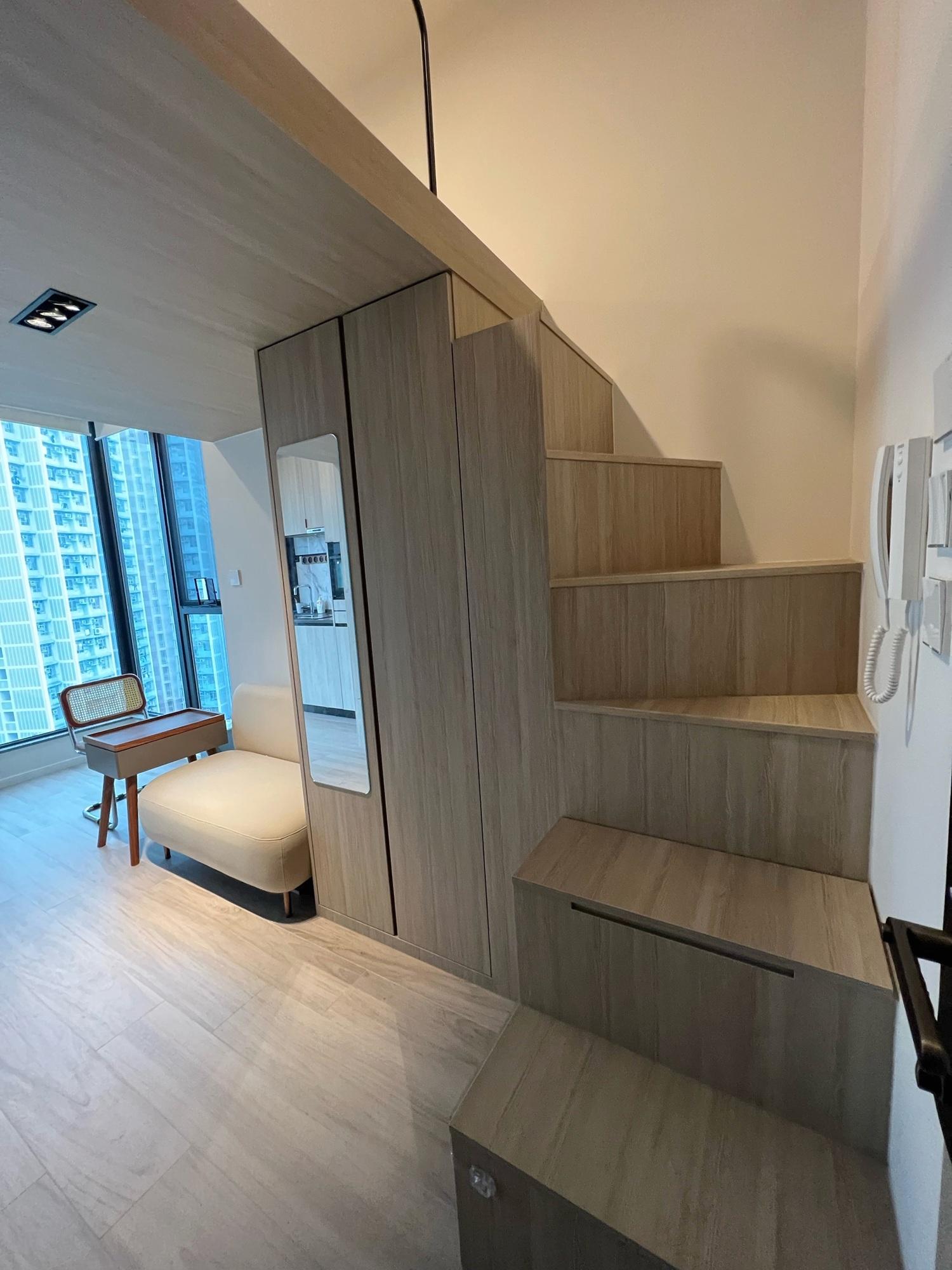 樓梯櫃十分實用,上落亦方便。(代理提供)