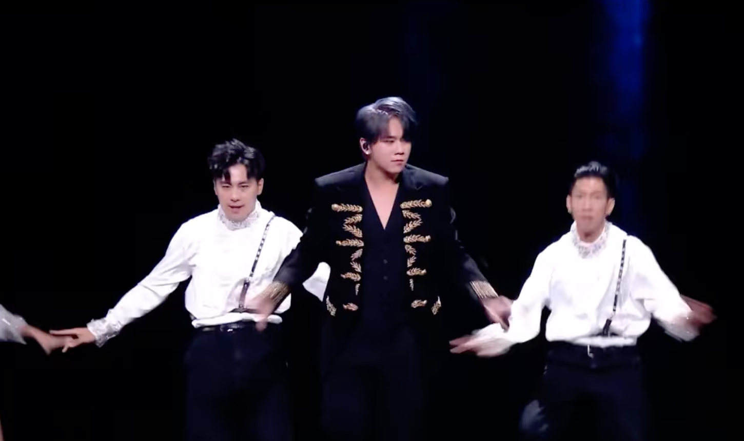 姜濤清減不了,在《2025 TIMA國際音樂大賞》舞台上演繹個人作品、團歌及隊友的曲目。